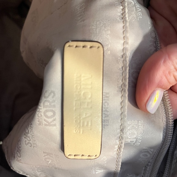 Authentic Michael Kors Purse - Picture 5 of 6